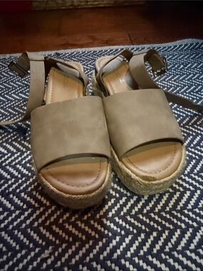 Women’s Espadrille Platform Sandals in Taupe
